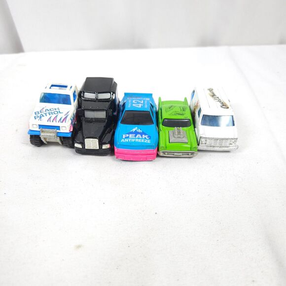 Vintage Die Cast Car Lot Chuck E Cheese Van - Beach Patrol - 57 Chevy Alligator - Picture 3 of 11